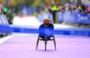 29 October 2023; Patrick Monahan from Kildare on his way to winning the wheelchair event during the 2023 Irish Life Dublin Marathon. Thousands of runners took to the Fitzwilliam Square start line, to participate in the 42nd running of the Dublin Marathon. Photo by Sam Barnes/Sportsfile