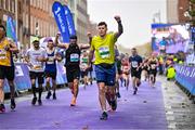 29 October 2023; Gareth Whelan from Dublin, running in the 2023 Irish Life Dublin Marathon. Thousands of runners took to the Fitzwilliam Square start line, to participate in the 42nd running of the Dublin Marathon. Photo by Sam Barnes/Sportsfile