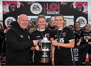 5 November 2023; Republic of Ireland women's U19 manager Dave Connell presents the EA SPORTS WU19 Cup to Wexford Youths captain Freya de Mange, centre, and teammate Siun Murdiff after their side's victory in the EA SPORTS Women’s U19 Cup Final between Wexford Youths and Shelbourne at Athlone Town Stadium in Westmeath. Photo by Seb Daly/Sportsfile