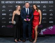 23 November 2023; SSE Airtricity Manager of the Year, Peamount United manager James O'Callaghan with Tara O'Hanlon of Peamount United, left, and Becky Watkins of Peamount United during the 2023 SSE Airtricity Women's Premier Division Awards at Clontarf Castle in Dublin. Photo by Sam Barnes/Sportsfile