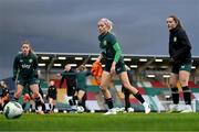 30 November 2023; Denise O'Sullivan, centre, with Chloe Mustaki, left, and Tyler Toland during a Republic of Ireland women training session at Tallaght Stadium in Dublin. Photo by Stephen McCarthy/Sportsfile