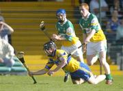 17 July 2004; Niall Gilligan, Clare, in action against David Franks, left, and Barry Whelahan, Offaly. Guinness Senior Hurling Championship Qualifier, Round 3, Clare v Offaly, Gaelic Grounds, Limerick. Picture credit; Brendan Moran / SPORTSFILE