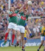 18 July 2004; Mayo pair Ronan McGarrity and Ciaran McDonald, left, contest a high ball with Seamus O'Neill, Roscommon. Bank of Ireland Connacht Senior Football Championship Final, Mayo v Roscommon, McHale Park, Castlebar, Co. Mayo. Picture credit; Damien Eagers / SPORTSFILE