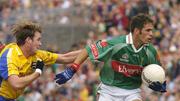 18 July 2004; James Gill, Mayo, in action against David Casey, Roscommon. Bank of Ireland Connacht Senior Football Championship Final, Mayo v Roscommon, McHale Park, Castlebar, Co. Mayo. Picture credit; Pat Murphy / SPORTSFILE
