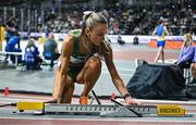 1 March 2024; Sharlene Mawdsley of Ireland sets up her blocks before her Women's 400m semi-final during day one of the World Indoor Athletics Championships 2024 at Emirates Arena in Glasgow, Scotland. Photo by Sam Barnes/Sportsfile