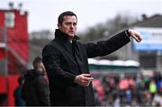 1 April 2024; St Patrick's Athletic manager Jon Daly points to his watch during the SSE Airtricity Men's Premier Division match between St Patrick's Athletic and Sligo Rovers at Richmond Park in Dublin. Photo by Harry Murphy/Sportsfile