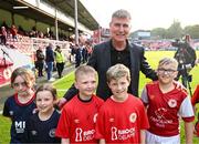 17 May 2024; St Patrick's Athletic manager Stephen Kenny with St Patrick's Athletic mascots before the SSE Airtricity Men's Premier Division match between St Patrick's Athletic and Derry City at Richmond Park in Dublin. Photo by Stephen McCarthy/Sportsfile