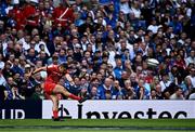25 May 2024; Thomas Ramos of Toulouse kicks a penalty to make the score Leinster 12 Toulouse 15 during the Investec Champions Cup final between Leinster and Toulouse at the Tottenham Hotspur Stadium in London, England. Photo by Harry Murphy/Sportsfile