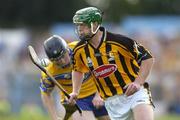 31 July 2004; Henry Shefflin, Kilkenny, in action against Frank Lohan, Clare. Guinness All-Ireland Hurling Championship Quarter Final Replay, Clare v Kilkenny, Semple Stadium, Thurles, Co. Tipperary. Picture credit; Brendan Moran / SPORTSFILE