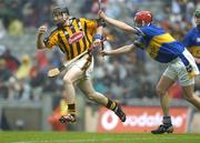 8 August 2004; Eoin Guinan, Kilkenny, in action against Sean Ryan, Tipperary. All-Ireland Minor Hurling Championship Semi-Final, Tipperary v Kilkenny, Croke Park, Dublin. Picture credit; Damien Eagers / SPORTSFILE