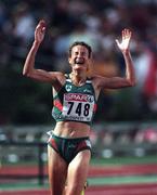 19 August 1998; Sonia O'Sullivan of Ireland celebrates after winning the Women's 10000m final during the European Athletics Championships at Nep Stadium in Budapest, Hungary. Photo by Brendan Moran/Sportsfile