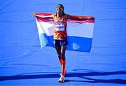 11 August 2024; Sifan Hassan of Team Netherlands celebrates after winning the women's marathon at Esplanade des Invalides during the 2024 Paris Summer Olympic Games in Paris, France. Photo by Sam Barnes/Sportsfile