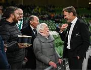 8 November 2024; New Zealand head coach Scott Robertson, right, reunites with his host family Ann and David Heron, 31 years after they welcomed him into their home for a rugby season, before the Autumn Nations Series match between Ireland and New Zealand at the Aviva Stadium in Dublin. Photo by Sam Barnes/Sportsfile