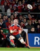 28 September 2013; Paul O'Connell, Munster, catches a dropping ball during the game. Celtic League 2013/14, Round 4, Munster v Newport Gwent Dragons, Musgrave Park, Cork. Picture credit: Diarmuid Greene / SPORTSFILE