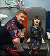 23 December 2024; Shelbourne manager Damien Duff with John Paul Mullins, age 5, during a visit to CHI at Temple Street in Dublin. Photo by David Fitzgerald/Sportsfile