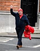 19 January 2025; RTÉ Sports Presenter Des Cahill, a supporter of the Cuala G.A.A. club, as he prepares to board a DART train on the way to the AIB GAA Football All-Ireland Senior Club Championship final match between Cuala and Errigal Ciarán in Croke Park, Dublin. Photo by Ray McManus/Sportsfile