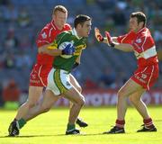 29 August 2004; Declan O'Sullivan, Kerry, in action against Fergal Doherty, left, and Paul McFlynn, Derry. Bank of Ireland Senior Football Championship Semi-Final, Derry v Kerry, Croke Park, Dublin. Picture credit; Ray McManus / SPORTSFILE