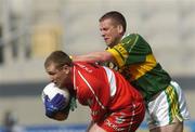 29 August 2004; Niall McCusker, Derry, in action against Dara O Cinneide, Kerry. Bank of Ireland Senior Football Championship Semi-Final, Derry v Kerry, Croke Park, Dublin. Picture credit; Brian Lawless / SPORTSFILE