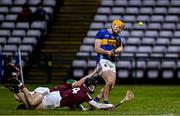 26 January 2025; Andy Ormond of Tipperary in action against Jack Grealish, left, and Seán Murphy of Galway during the Allianz Hurling League Division 1A match between Galway and Tipperary at Pearse Stadium in Galway. Photo by Sam Barnes/Sportsfile