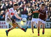 2 February 2025; Mayo goalkeeper Colm Reape on the attack in the Galway half of the pitch, as Dylan McHugh of Galway closes in, during the Allianz Football League Division 1 match between Mayo and Galway at Hastings Insurance MacHale Park in Castlebar, Mayo. Photo by Piaras Ó Mídheach/Sportsfile