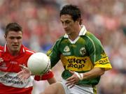 29 August 2004; Paul Galvin, Kerry, in action against Gavin Donaghy, Derry. Bank of Ireland Senior Football Championship Semi-Final, Derry v Kerry, Croke Park, Dublin. Picture credit; Matt Browne / SPORTSFILE