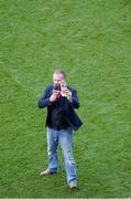 29 September 2013; TV personality Dáithí Ó Sé speaks to the crowd during half time. TG4 All-Ireland Ladies Football Senior Championship Final, Cork v Monaghan, Croke Park, Dublin. Picture credit: Ray McManus / SPORTSFILE