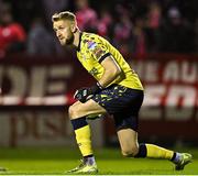 14 February 2025; Shelbourne goalkeeper Conor Kearns during the SSE Airtricity Men's Premier Division match between Shelbourne and Derry City at Tolka Park in Dublin. Photo by Sam Barnes/Sportsfile