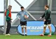 18 February 2025; Interim head coach Simon Easterby, left, in conversation with John Hodnett and Gavin Coombes, right, during an Ireland Rugby squad training session at the IRFU High Performance Centre in Dublin. Photo by Brendan Moran/Sportsfile