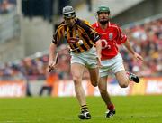 12 September 2004; Derek Lyng, Kilkenny, in action against Jerry O'Connor, Cork. Guinness All-Ireland Senior Hurling Championship Final, Cork v Kilkenny, Croke Park, Dublin. Picture credit; Damien Eagers / SPORTSFILE *** Local Caption *** Any photograph taken by SPORTSFILE during, or in connection with, the 2004 Guinness All-Ireland Hurling Final which displays GAA logos or contains an image or part of an image of any GAA intellectual property, or, which contains images of a GAA player/players in their playing uniforms, may only be used for editorial and non-advertising purposes.  Use of photographs for advertising, as posters or for purchase separately is strictly prohibited unless prior written approval has been obtained from the Gaelic Athletic Association.