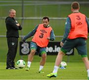 7 October 2013; Republic of Ireland's Andy Reid, watched on by interim manager Noel King, during squad training ahead of their 2014 FIFA World Cup Qualifier, Group C, game against Germany on Friday. Republic of Ireland Squad Training, Gannon Park, Malahide, Co. Dublin. Picture credit: David Maher / SPORTSFILE