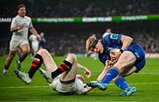 19 April 2025; Tommy O’Brien of Leinster on his way to scoring his side's first try despite the efforts of Nathan Doak of Ulster during the United Rugby Championship match between Leinster and Ulster at the Aviva Stadium in Dublin. Photo by Sam Barnes/Sportsfile