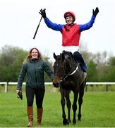 20 April 2025; Jockey Paul Townend celebrates on Aurora Vega with groom Rachel Kelly after winning The Irish Stallion Farms EBF Honeysuckle Mares Novice Hurdle (Grade 1) during day two of the Fairyhouse Easter Festival at Fairyhouse Racecourse in Ratoath, Meath. Photo by Shauna Clinton/Sportsfile