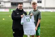 24 April 2025; Republic of Ireland head coach Derek O'Brien with Oisin Kelly of Republic of Ireland before the Centenary Shield match between Republic of Ireland and England at Athlone Town Stadium in Lissywollen, Westmeath. Photo by Ben McShane/Sportsfile