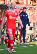 9 May 2025; Shelbourne manager Damien Duff during the SSE Airtricity Men's Premier Division match between Shelbourne and St Patrick's Athletic at Tolka Park in Dublin. Photo by Piaras Ó Mídheach/Sportsfile