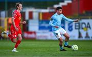 9 May 2025; Kian Leavy of St Patrick's Athletic in action against Harry Wood of Shelbourne during the SSE Airtricity Men's Premier Division match between Shelbourne and St Patrick's Athletic at Tolka Park in Dublin. Photo by Piaras Ó Mídheach/Sportsfile