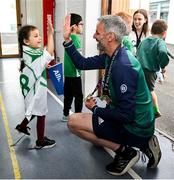 12 May 2025; Olympian Thomas Barr with students from St Laurence's Catholic National School during the Dare to Believe Olympic Schools Programme at St Laurence's Catholic National School in Kildare. Photo by David Fitzgerald/Sportsfile