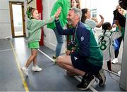 12 May 2025; Olympian Thomas Barr with students from St Laurence's Catholic National School during the Dare to Believe Olympic Schools Programme at St Laurence's Catholic National School in Kildare. Photo by David Fitzgerald/Sportsfile