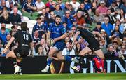 17 May 2025; Robbie Henshaw of Leinster makes a break during the United Rugby Championship match between Leinster and Glasgow Warriors at the Aviva Stadium in Dublin. Photo by Ramsey Cardy/Sportsfile