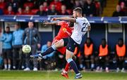 19 May 2025; Conor Keeley of Drogheda United in action against Mipo Odubeko of Shelbourne during the SSE Airtricity Men's Premier Division match between Shelbourne and Drogheda United at Tolka Park in Dublin. Photo by Sam Barnes/Sportsfile