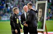 10 June 2025; Northern Ireland manager Michael O'Neill, centre, with former Northern Ireland player Steven Davis, left, and Jonny Evans before the International Friendly match between Northern Ireland and Iceland at Clearer Twist National Football Stadium at Windsor Park in Belfast. Photo by Ramsey Cardy/Sportsfile
