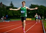 21 June 2025; Charlie O'Neill of Belvedere College, representing Leinster, celebrates winning the boys 1500m during the 123.ie Irish Schools Athletics Association Tailteann Games at SETU Campus in Carlow. Photo by Sam Barnes/Sportsfile