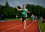21 June 2025; Charlie O'Neill of Belvedere College, representing Leinster, celebrates winning the boys 1500m during the 123.ie Irish Schools Athletics Association Tailteann Games at SETU Campus in Carlow. Photo by Sam Barnes/Sportsfile