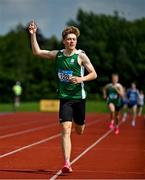 21 June 2025; Charlie O'Neill of Belvedere College, representing Leinster, celebrates winning the boys 1500m during the 123.ie Irish Schools Athletics Association Tailteann Games at SETU Campus in Carlow. Photo by Sam Barnes/Sportsfile