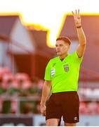 12 July 2025; Referee Rob Hennessy signals the countdown for the goalkeeper's release during the SSE Airtricity Men's Premier Division match between Sligo Rovers and Derry City at The Showgrounds in Sligo. Photo by Thomas Flinkow/Sportsfile
