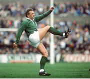 27 October 1990; Michael Kiernan, Ireland, in action against Argentina. Friendly International, Ireland v Argentina, Lansdowne Road, Dublin. Picture credit: Ray McManus / SPORTSFILE
