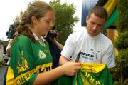 27 September 2004; Kerry captain Dara O'Cinneide signs an autograph for Kerry supporter Mairin Egan. Burlington Hotel, Dublin. Picture credit; Damien Eagers / SPORTSFILE