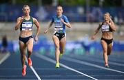 23 July 2025; Lauren Roy, from Ballymena in Antrim, representing Tarleton State University and Ireland, left, on her way to finishing second in the women's 200m during day seven of the FISU World University Games 2025 at Lohrheidestadion in Bochum, Germany. Photo by Shauna Clinton/Sportsfile