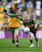 27 July 2025; Bailee Bolton, St Fiacc's NS, Graiguecullen, Laois, representing Kerry, and Naoise O'Brien, Rathcormac NS, Sligo, representing Donegal, during the GAA INTO Cumann na mBunscol Respect Exhibition Go Games at the GAA Football All-Ireland Senior Championship final match between Kerry and Donegal at Croke Park in Dublin. Photo by Stephen McCarthy/Sportsfile