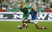 9 October 2004; Damien Duff, Republic of Ireland, in action against Olivier Dacourt, France. FIFA World Cup 2006 Qualifier, France v Republic of Ireland, Stade de France, Paris, France. Picture credit; Brendan Moran / SPORTSFILE