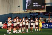 29 August 2025; Dundalk players applaud in memory of the late Ollie Horgan before the SSE Airtricity Men's First Division match between Dundalk and Kerry FC at Oriel Park in Dundalk, Louth. Photo by Gerry Scully/Sportsfile